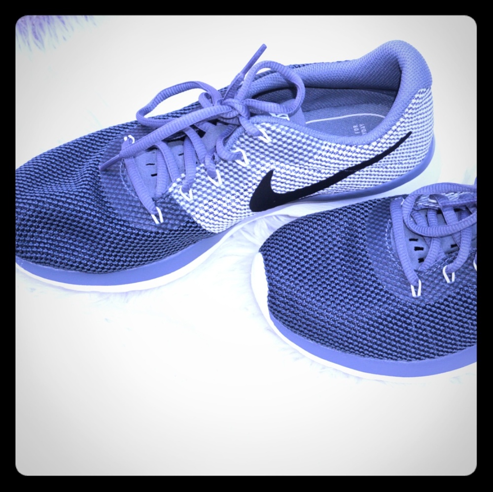 Woman's nike running sneaker